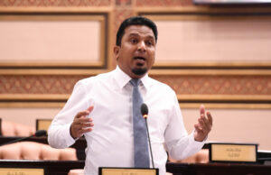 މެންބަރު ޒަރީރަށް ތޫނު އެއްޗަކުން ހަމަލާދީ ޒަޚަމް ކޮށްލައިފި