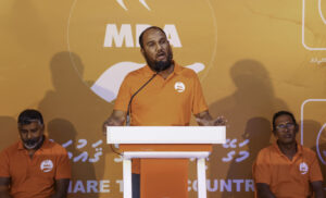ރައީސް ޞާލިޙް ފިޔަވައި ރާއްޖޭގެ ހަމަޖެހުން ހިފެހެއްޓޭނެ ވެރިއެއްނެތް: މައުރޫފް