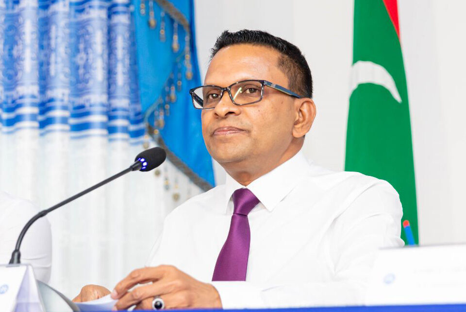 މިއަދު ވަޒީފާ ލިބެނީ ސިޔާސީ ނުފޫޒުން، ވަޒީފާގެ ޔަގީންކަމެއް ނެތް: ނާޒިމް