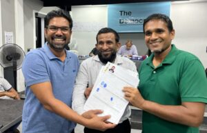 ޤާނޫނީ ވަކީލު ޝާއިރު، 200 އަށްވުރެ ގިނަ ފޯމާއިއެކު ދަ ޑިމޮކްރެޓްސްއަށް