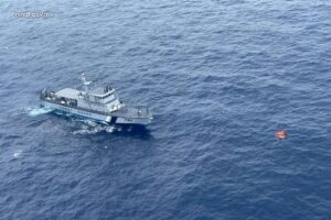 ސާވަރީ ބޯޓު އަޑިއަށްގޮސްފި، 6 މީހަކު ސަލާމަތްކޮށްފި