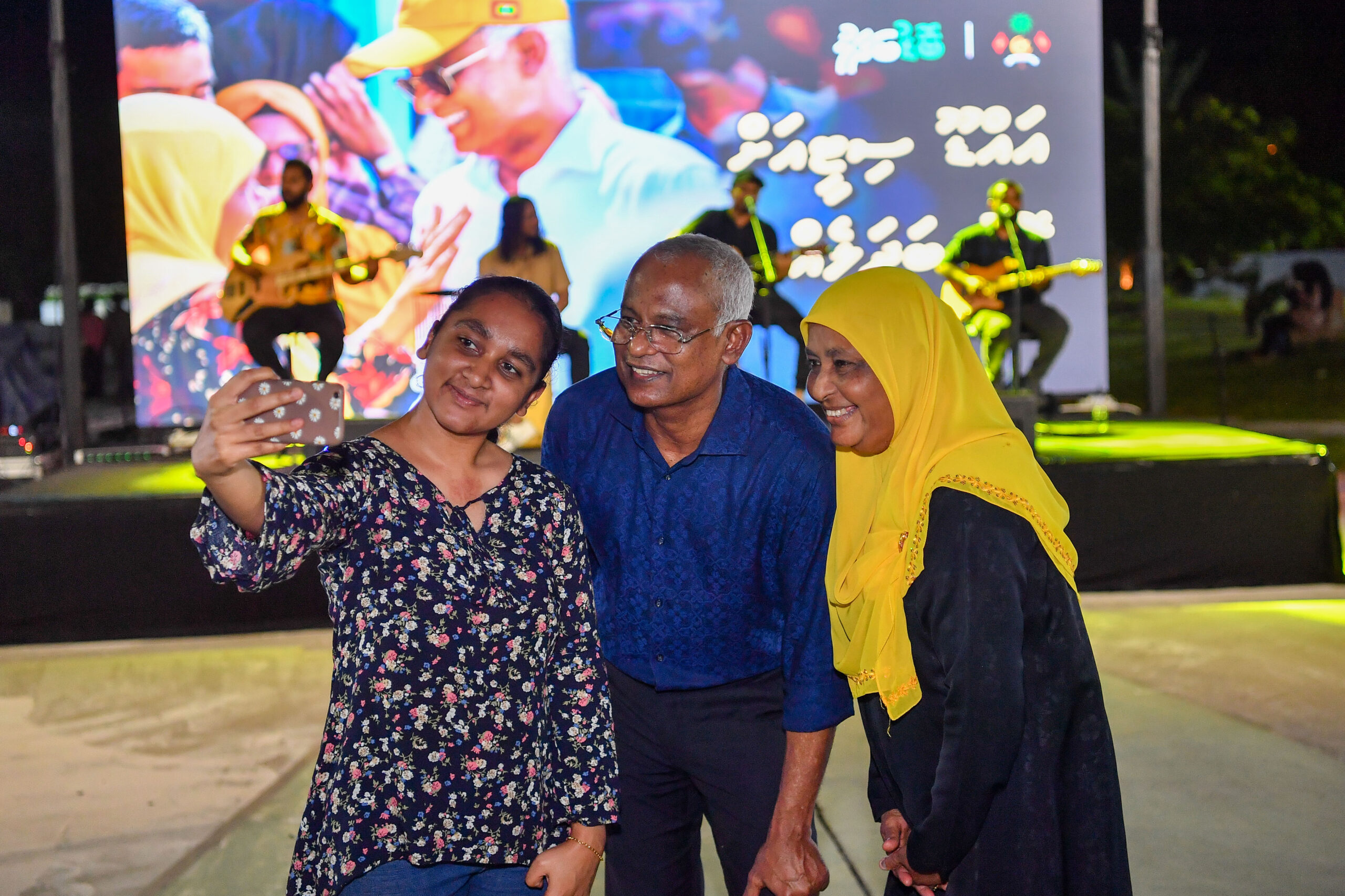ރައީސް ސާލިހު އައްޑޫ ރައްޔިތުންނާއެކު ރޭގަޑުގެ ފަރިއްކޮޅެއްގައި ބައިވެރިވެ ވަޑައިގެންފި