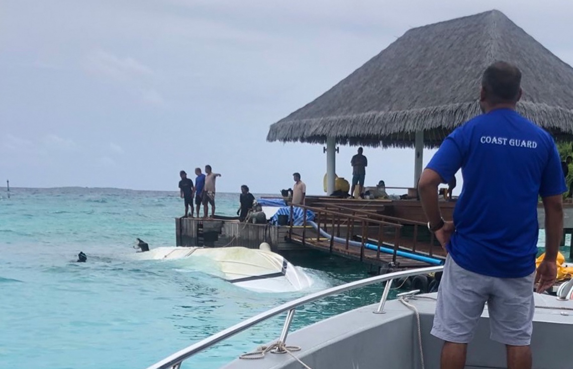 30 މީހުންނާއެކު ދަތުރުކުރި ލޯންޗެއް ބަންޑުން ޖަހާލައިފި