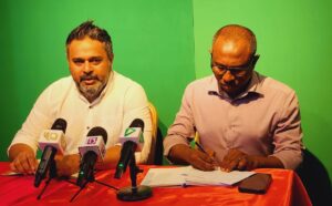 ޕީޕީއެމްއާއި، ޑިމޮކްރެޓްސްގެ ފުރަތަމަ ސިޔާސީ އެއްވުން ޖުލައި 3 ގައި