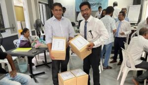 ދަ ޑިމޮކްރޭޓްސް ރަޖިސްޓްރީ ކުރުމަށް ހުށަހެޅި ލިސްޓު، ކޮމިޝަނުން އާންމު ކޮށްފައިވާ ކަމުގެ ތުހުމަތު