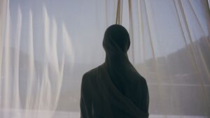 އިއްފަތްތެރި އަންހެނެއްގެ ބޮލުގައި ޒިނޭގެ ތުހުމަތު އެޅުވުމުގެ ނުބައިކަން!