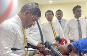 ނަޝީދު ވަކި ކުރުމަށް 50 މެމްބަރުން ސޮއި ހަމަކޮށްފި