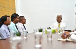 ކައުންސިލްތަކުގެ އިދާރީ މުވައްޒަފުންގެ މުސާރައަށް ހައްލު ހޯދައިދޭނަން: ރައީސް