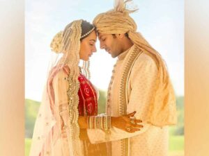 "ސަތިއަޕްރޭމް ކީ ކާތާ" ގައި "ޕަސޫރީ"ގެ ހިންދީ ވާޝަނެއް