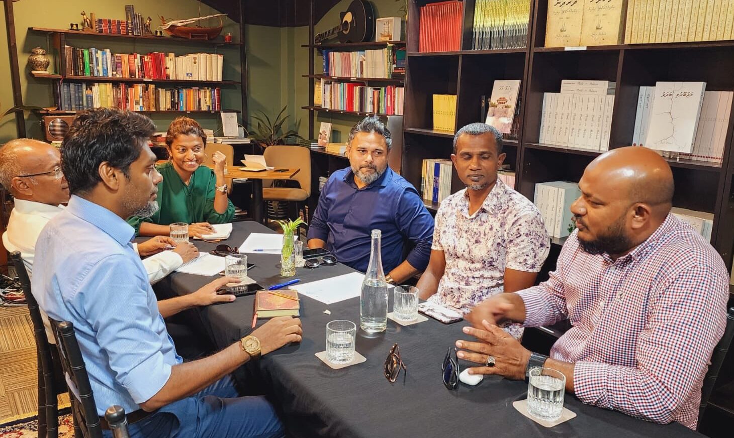 ޑިމޮކްރެޓްސް އުފެދުމުގެ ޖަލްސާ ބާއްވަން، ކަންމަތީ ބައްދަލުވުން ފަސްކޮށްފި