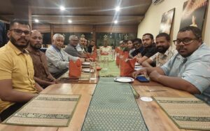 އަލީ ނިޔާޒާއިއެކު ކޮޅުނބުގެ ކެމްޕެއިން ޓީމުން މުހިންމު ބައްދަލުވުމެއް