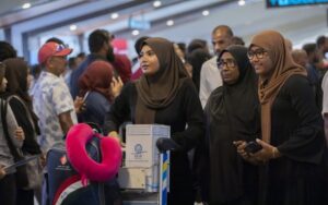 ދިވެހި ޙައްޖުވެރިން ރާއްޖެ އަންނަން ފަށައިފި