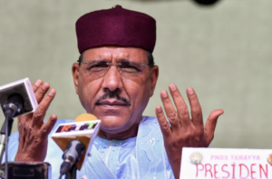 ނިޖަރގެ ރައީސާ ދެކޮޅަށް ގެންނަން އުޅުނު ބަޢާވާތެއް ނާކާމިޔާބު ކޮށްލައިފި