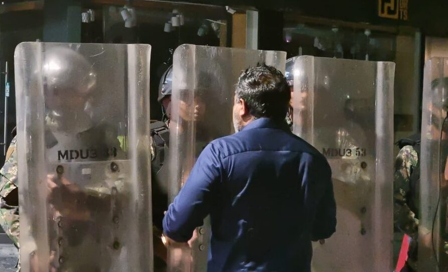 ސަލާމަތީ ބާރުތަކުން ފަހަތަށް ޖެހިލައްވާ، މިއީ އެއްލައްކަ ދިވެހިންގެ އާދޭސް:ޝިޔާމް