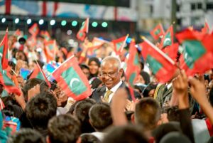 ހެވިކަމުގެ ކުޅިވަރުތަކަށްފަހު ތަފާތު މަންޒަރެއް، އެތައް ސަތޭކަ ކުދިންނެއް ރައީސް ވަށާލީ ސަލާމް ކުރުމަށް!