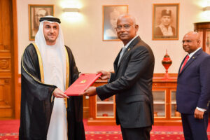 ޔޫއޭއީ ސަރުކާރުން ރާއްޖެއަށް ކަނޑައެޅުއްވި އައު ސަފީރަށް ރައީސް ފަތްކޮޅުއަރުއްވައިފި