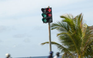 މާލެއާއި ހުޅުމާލެ ހައިވޭގެ ލައިޓުތައް ނިވިފައިވާތީ ސަމާލުވާން އެދިއްޖެ!