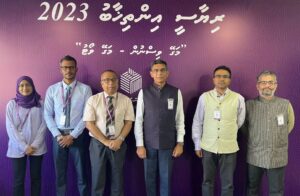 ބޭރުގެ ފަރާތްތަކާއި މަޝްވަރާކުރީީ އިންތިޚާބު މިނިވަންކުރަން: އީސީ