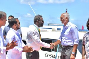 ފޭދޫން މުއިއްޒަށް ފުރަތަމަ މަރުހަބާ ދެންނެވީ ކައުންސިލްގެ އެމްޑީޕީ ރައީސް