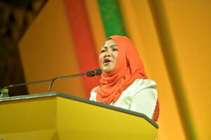 ރައީސް އިންނެވި ޖަލްސާގައި "އަވަގުރާނަ" ގޮވުނީތީ ރަފިއްޔާ އެންމެފަހުން މާފަށް އެދިއްޖެ
