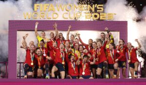 އިންގްލެންޑް ރޮއްވާލައި ދުނިޔޭގެ އަންހެން ޗެމްޕިއަނަކަށް ސްޕޭނަށް