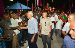ސްކޫލު ޗުއްޓީ އަލުން ޑިސެމްބަރަށް ބަދަލުކޮށް، އުފާވެރިކަން ގެނެސްދޭނަން: މުއިއްޒު
