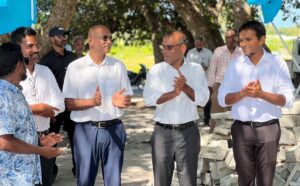 ޑިމޮކްރެޓުންގެ ވެރިިކަމެއްގައި ކެބިނެޓްގެ ހަތަރު ގޮނޑި ބޮޑު ތިލަދުންމައްޗަށް!
