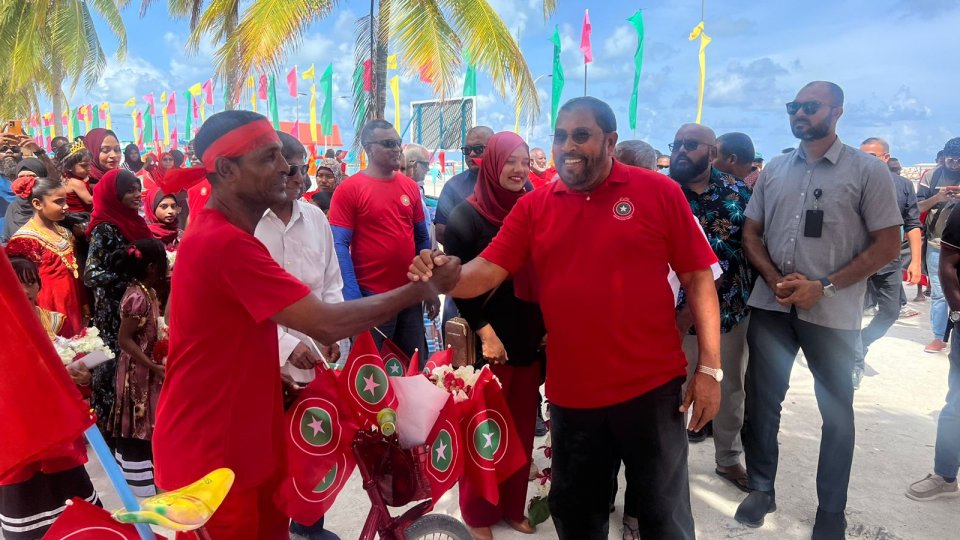 ވެރިކަމަށް އާދެވިއްޖެނަމަ، ރާއްޖޭގެ ހުރިހާ ސްކޫލެއްގެ ކުލާސް ރޫމްތައް އޭސީ ކޮށްދޭނަން: ގާސިމް