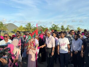 ފުވައްމުލަކުގައި ޑރ.މުއިއްޒުއަށް އޮތް ތާއީދު ދައްކާލައިފި