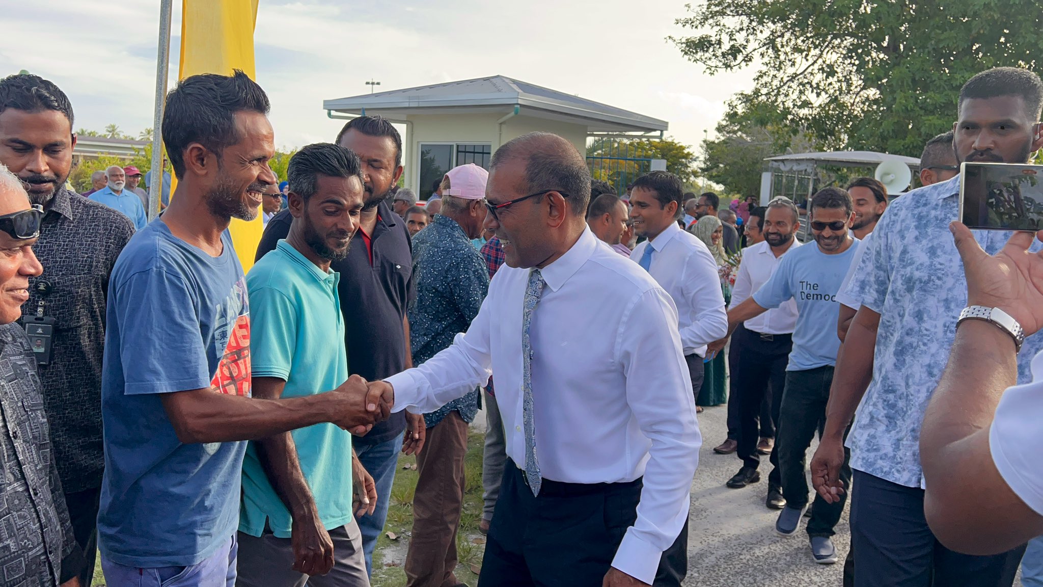 ޑިމޮކްރެޓްސްގެ ރިޔާސީ ކެންޑިޑޭޓު އިލްޔާސް ލަބީބް ކެމްޕޭނަށް ފުވައްމުލަކު ސިޓީއަށް ވަޑައިގެންފި