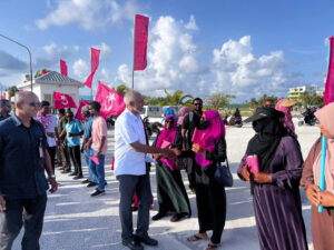 ކުޅުދުއްފުށިން ޑރ. މުއިއްޒުއަށް ހޫނު މަރުހަބާއެއް!