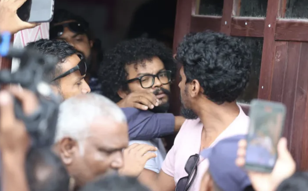 ސެނެޓް ހޫނުވެ ޕީޕީއެމް އޮފީސް ތެރޭގައި މާރާމާރީ ހިންގަން ފެށުމުން، އަމަން ގާއިމް ކުރުމަށް ފުލުހުން ވަދެއްޖެ