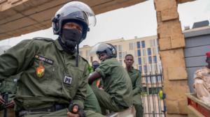 އަސްކަރީ ހަމަލާ އަތުވެދާނެކަމަށް ބަލާ ނިޖަރގެ ފައުޖުތައް ތައްޔާރީ ހާލަތަކަށް ގެނެސްފި