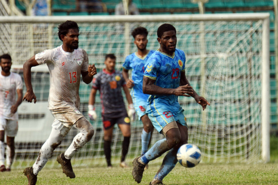 ޗަކަ ދަނޑެއްގައި ކުޅެ، ފަހުވަގުތު ޖެހި ގޯލުން އީގަލް ކަޓައިފި