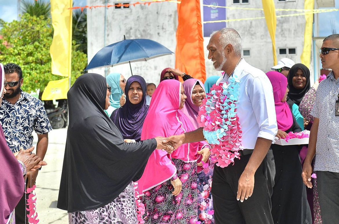 މުއިއްޒުގެ ގިނަ ވައުދުތަކެއް ސިޔާމްގެ ދ. މީދު އަށް