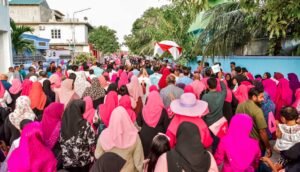 ވިލިނގިލި އެކީ ނިކުމެ ބުނީ މުއިއްޒު ހޮވާނީ "އެއްބުރުން" ކަމަށް!