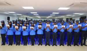 ފުލުހުންގެ ޚިދުމަތާ 100 މުވައްޒިފަކު އަލަށް ގުޅިއްޖެ