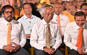 ދުވާފަރު ރައްޔިތުންނަށް ރައީސް ދެއްވީ އެއާޕޯޓަކާއި ހޮސްޕިޓަލެއްގެ އުންމީދު