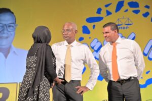 އަންނަ އެއްޗެހީގެ ތެރޭގައި ދާއެއްޗިހިވެސް ހުންނާނެ، އެކަމާ ނުވިސްނާ ކުރިއަށް ވަޑައިގަންނަވާ: ރައީސް