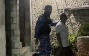 ކުޑަހުވަދޫގައި ރައީސާއި ދެކޮޅަށް ޝުޢޫރުފާޅުކުރި ޑިމޮކްރެޓްސްގެ މީހަކު ހައްޔަރުކޮށްފި
