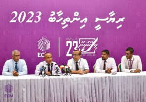 ވޯޓު ލެވޭނީ ކަޅު ނުވަތަ ނޫކުލައިގެ ގަލަމަކުން، ކުލަ ގަލަމަކުން ވޯޓުލައިފިނަމަ ބާޠިލްވާނެ: އީސީ