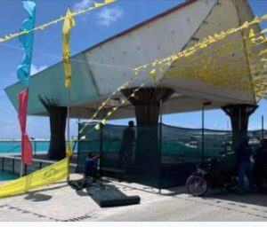 މުޢިއްޒު މާދަމާ ތިނަދޫއަށް ވަޑައިގަތުމަށް ހަމަޖެހިފައިވަނިކޮށް ރަސްމީ ފާލަމުގަ ކަޅުދާ ޖަހައި ބަންދުކޮށްފި