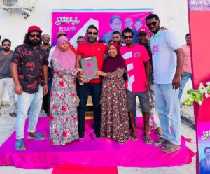 ޑރ.މުޢިއްޒަށް ތާޢީދުކޮށްގެން ފަރެސްމާތޮޑާ އެއަރޕޯޓްގެ އ.މެނޭޖަރ ވަޒީފާއިން ވަކިކޮށްފި