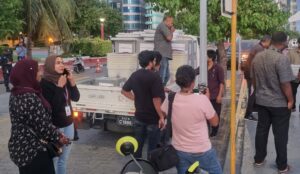 ވޯޓު ފޮށިތަކާއި، ކަރުދާސްތައް މަރުކަޒުތަކަށް ފޮނުވައި އިންތިޚާބަށް އީސީން ތައްޔާރު!