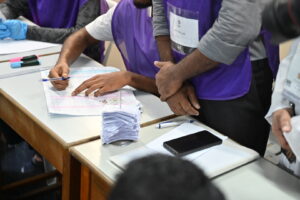 ވޯޓުލުމުގެ ވަގުތު އިތުރު ނުކުރަން ނިންމާ، ކިއުތައް ބަންދުކޮށްފި