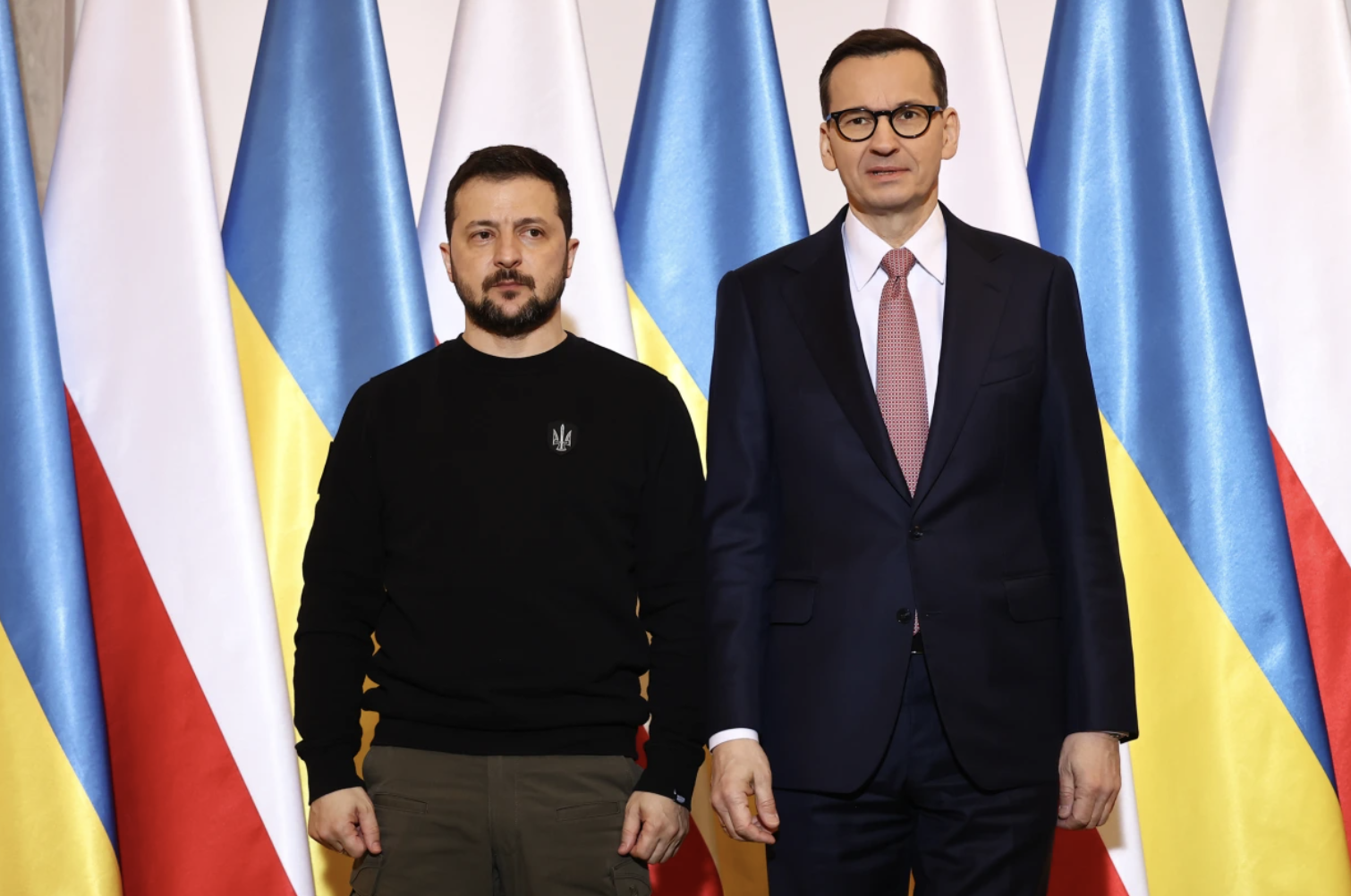 ޕޮލޭންޑުން ޔޫކުރެއިންއަށް ހަތިޔާރުގެ އެހީ ފޯރުކޮށްދިނުން ހުއްޓާލަނީ