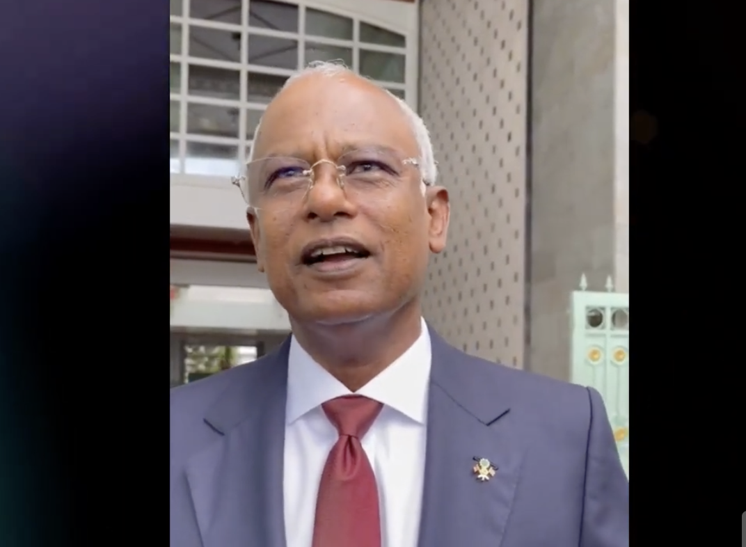 🛑 ދެ ރައީސުންގެ ބައްދަލުވުން: ޑިމޮކްރެޓްސްގެ ސްޓޭންޑް ހިފަހައްޓައި، ނިޒާމީ ވޯޓާއިމެދު މަޝްވާކުރެވުނު!