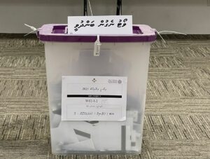 ލޯކަލް ކައުންސިލްތަކާއި އަންހެނުންގެ ކޮމިޓީތަކުގެ ބައި-އިލެކްޝަންގެ ވޯޓުލުން ނިމި، ގުނަން ފަށައިފި