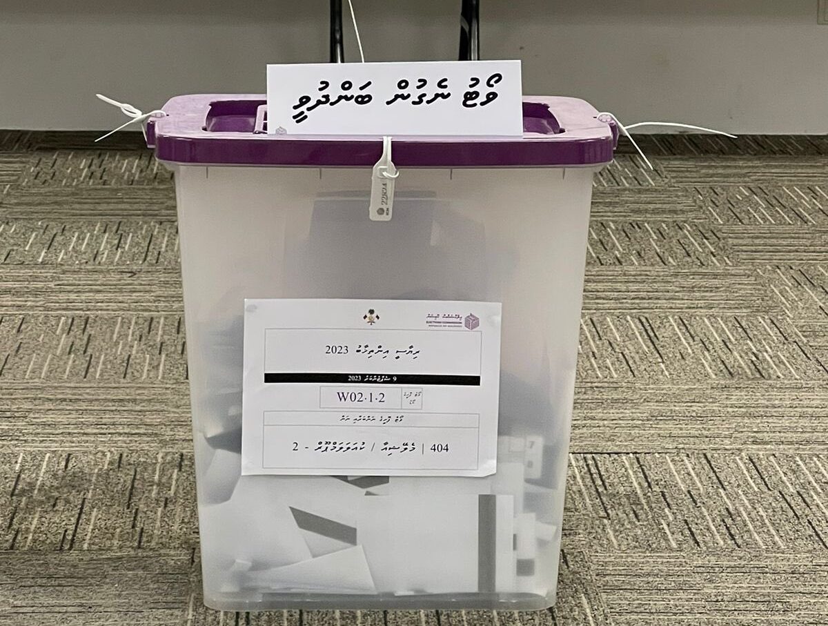 ލޯކަލް ކައުންސިލްތަކާއި އަންހެނުންގެ ކޮމިޓީތަކުގެ ބައި-އިލެކްޝަންގެ ވޯޓުލުން ނިމި، ގުނަން ފަށައިފި