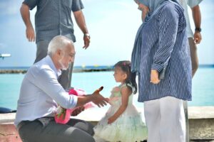 ދެވަނަ ބުރުގެ ކެމްޕެއިން ފުރަތަމަ ރަށަކަށް ބޮޑުފޮޅަދޫ، ޑރ.މުޢިއްޒަށް އެރަށުން ހޫނު މަރުޙަބާއެއް!